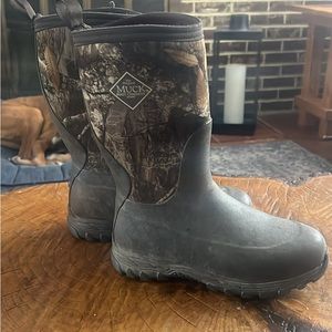 Kids muck boots